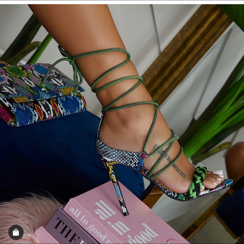 High heel sandals with ties